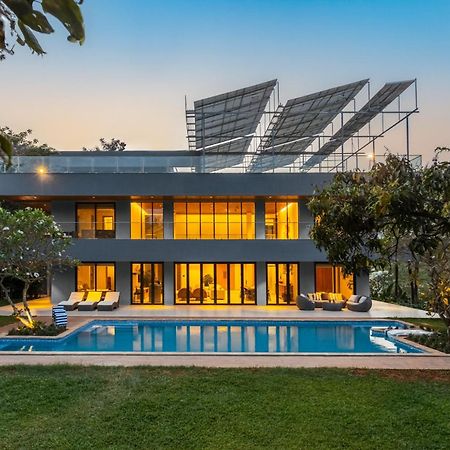 Reflection House By Stayvista With Pool, Terrace Bar, Indoor Games & Exquisite Interiors In A Nutshell Alībāg Exterior photo